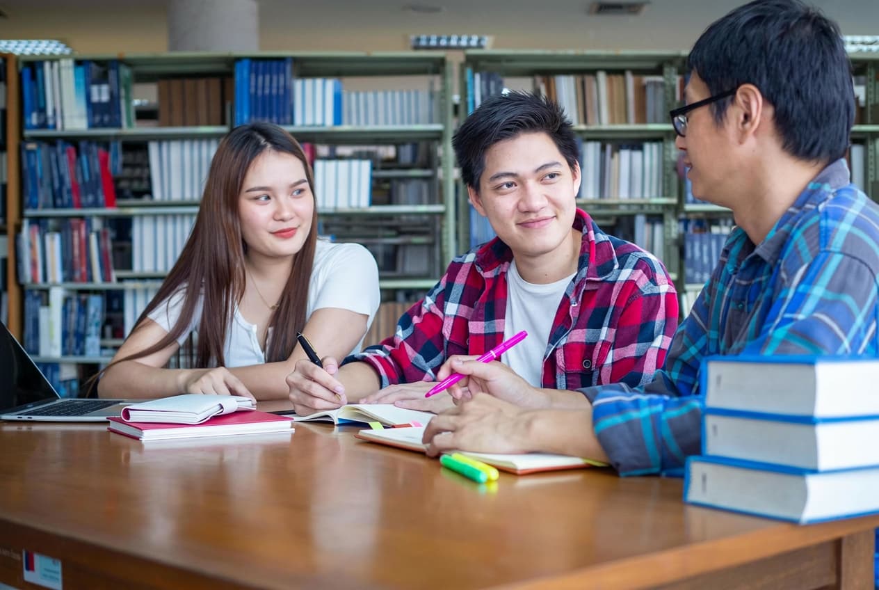 English-taught course and teaching model.