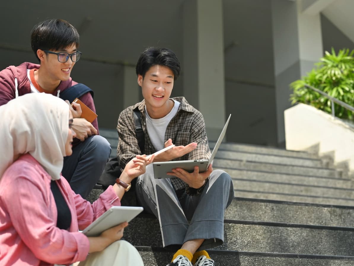 A tutor guiding a UK university student through subject preparation.