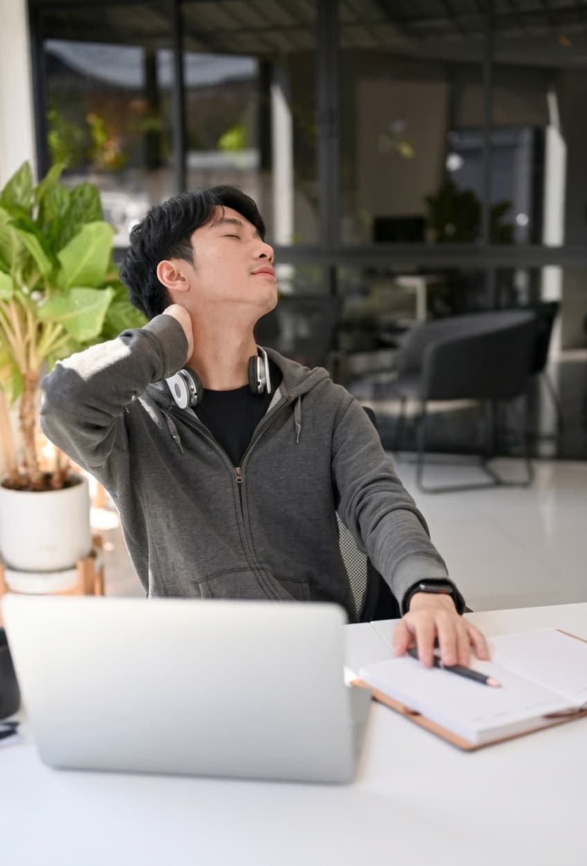 Steps for China students — Study abroad laptop outdoors.