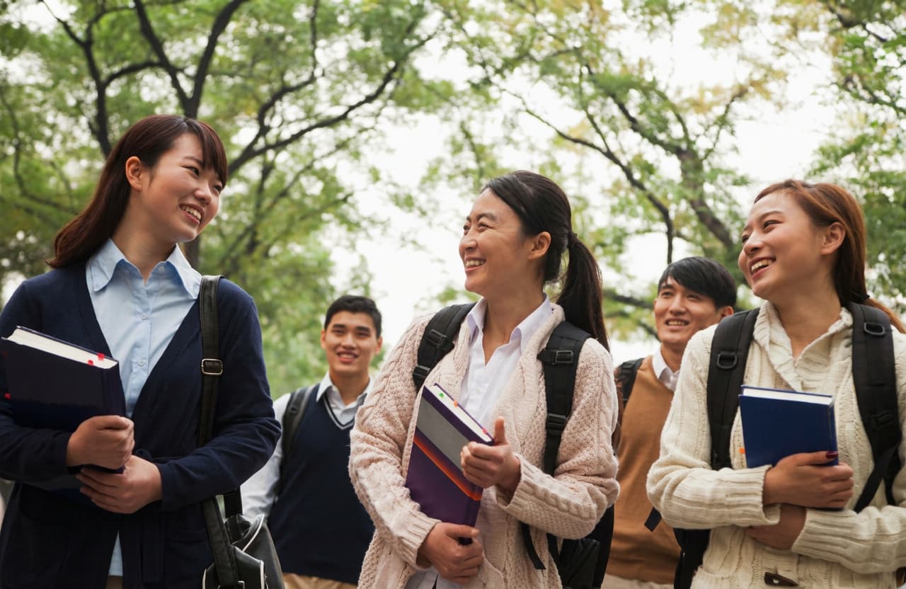 Planning study abroad from China — Student outdoor digital learning.